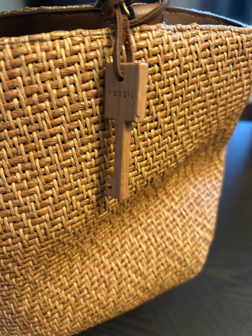 Fossil Tan Woven Shoulder Bag with Leather Handles wooden key charm - Picture 3 of 13